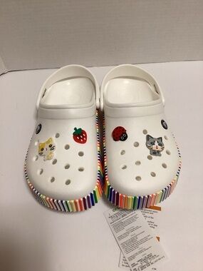 CROCS White Clog with Rainbow Soles, NWT (not attached) M7W9, 4 charms included